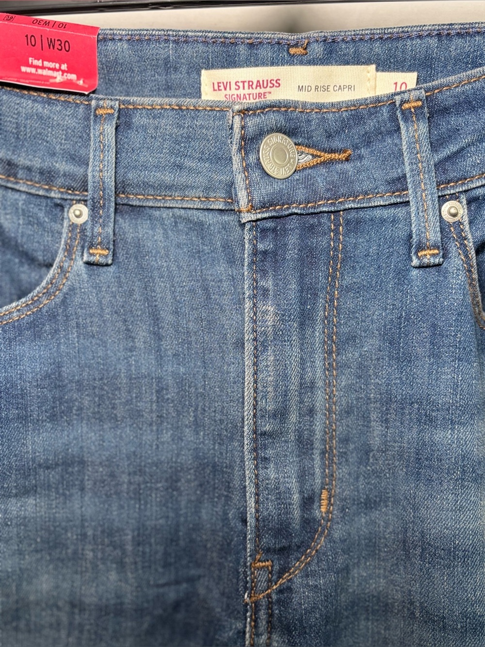 Levi Signature Mid Rise Capri Jeans - Picture 3 of 10